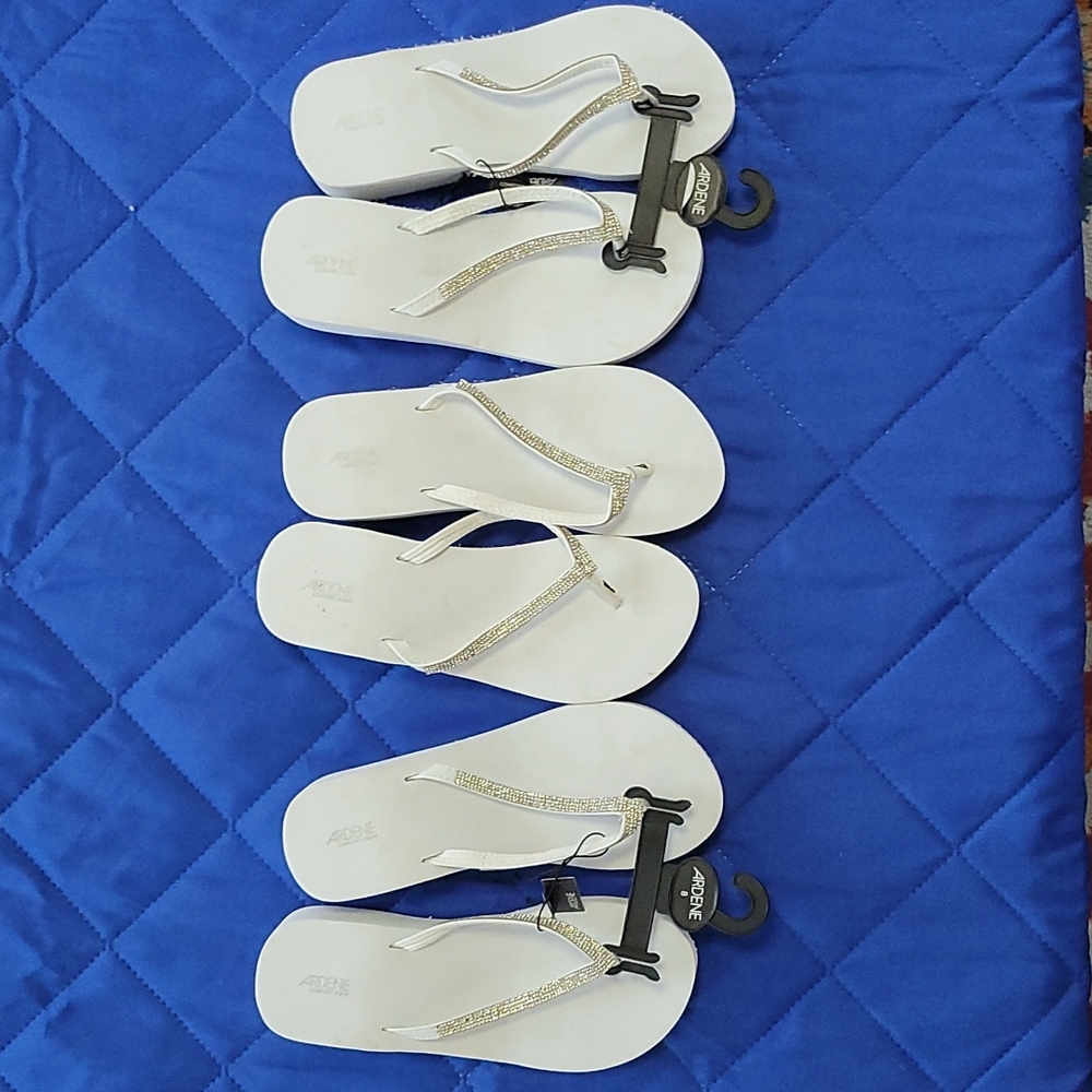 NWT 3 Pairs Of White Flip Flops